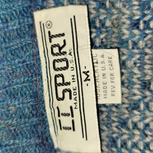 Vintage. Made in USA. CC SPORT. 💯 Acrylic. Crewneck sweater.  Women's Medium - Picture 2 of 15